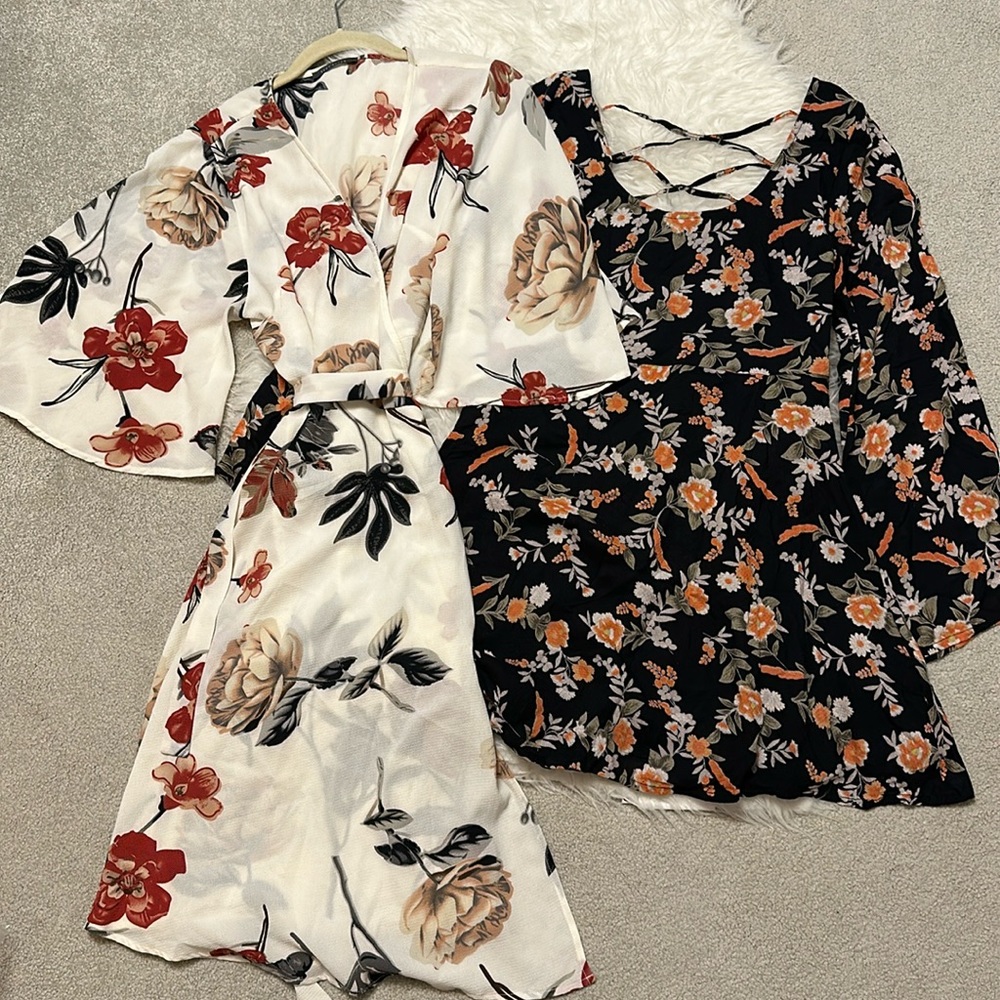 Lot of 2 Floral Printed Flowy Mini Dress Flared Sleeves En Crème & Suzy Shier